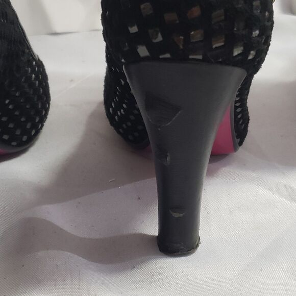 Poetic License of London Black rosette maryjane sz 6.5 Preowned - Picture 6 of 11